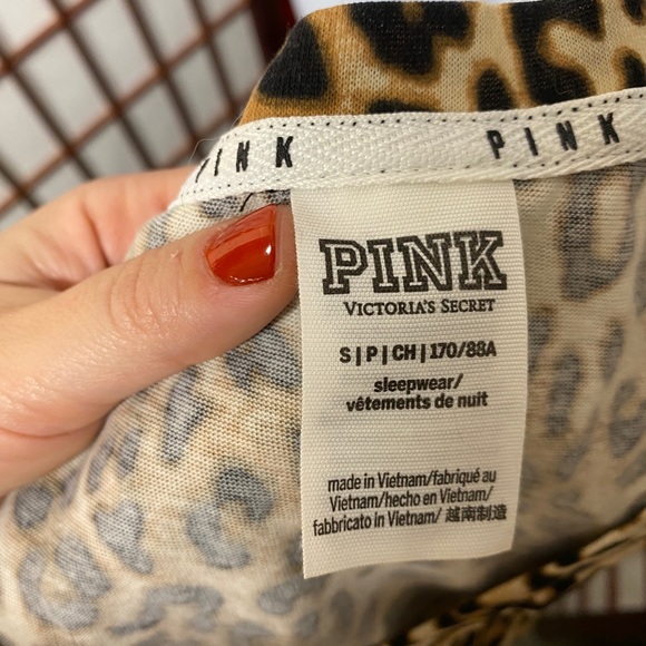 Victoria’s Secret PINK cheetah print t shirt - Picture 2 of 6